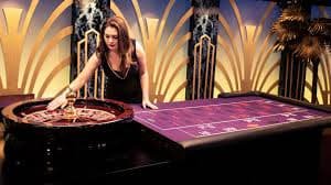 Mobile phone displaying the dentoto slot app with a Phoenix Rises live table in full screen